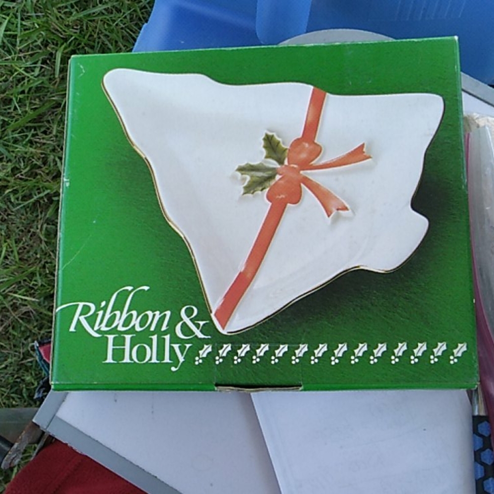 Christmas Tree Dish - Picture 3 of 3